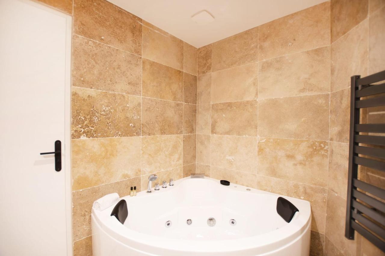 Guestready - Studio With Jacuzzi In The 10 Th Apartment Paris Exterior photo